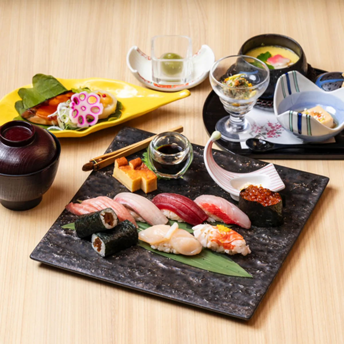 【土日祝期間数量限定】<br>いぶきの鮨会席 ～豪華本鮪入り～<br>乾杯スパークリングワイン<br class='sp_only'>＆あわびの酒蒸し陶板付<br>7,800円 ⇒ 6,000円